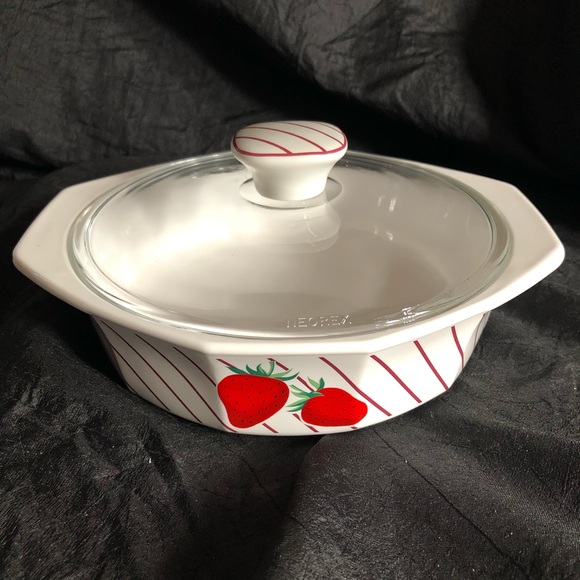 Mikasa Fire & Ice Strawberries Covered Casserole 3/4 Quart Dish - Picture 3 of 16